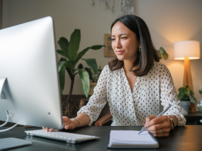 Quelle stratégie multicanale pour générer 50 leads qualifiés par mois avec linkedin sales navigator